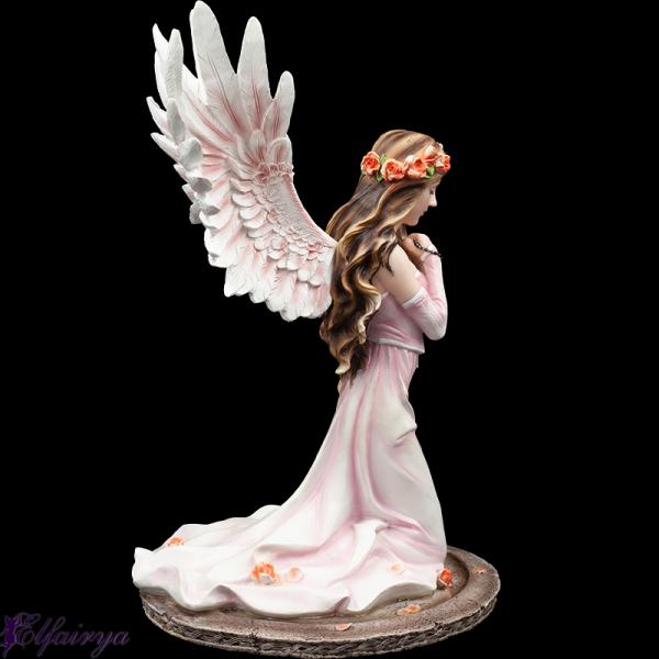 Heilige Rosenfee "Rosalia" kniet und betet